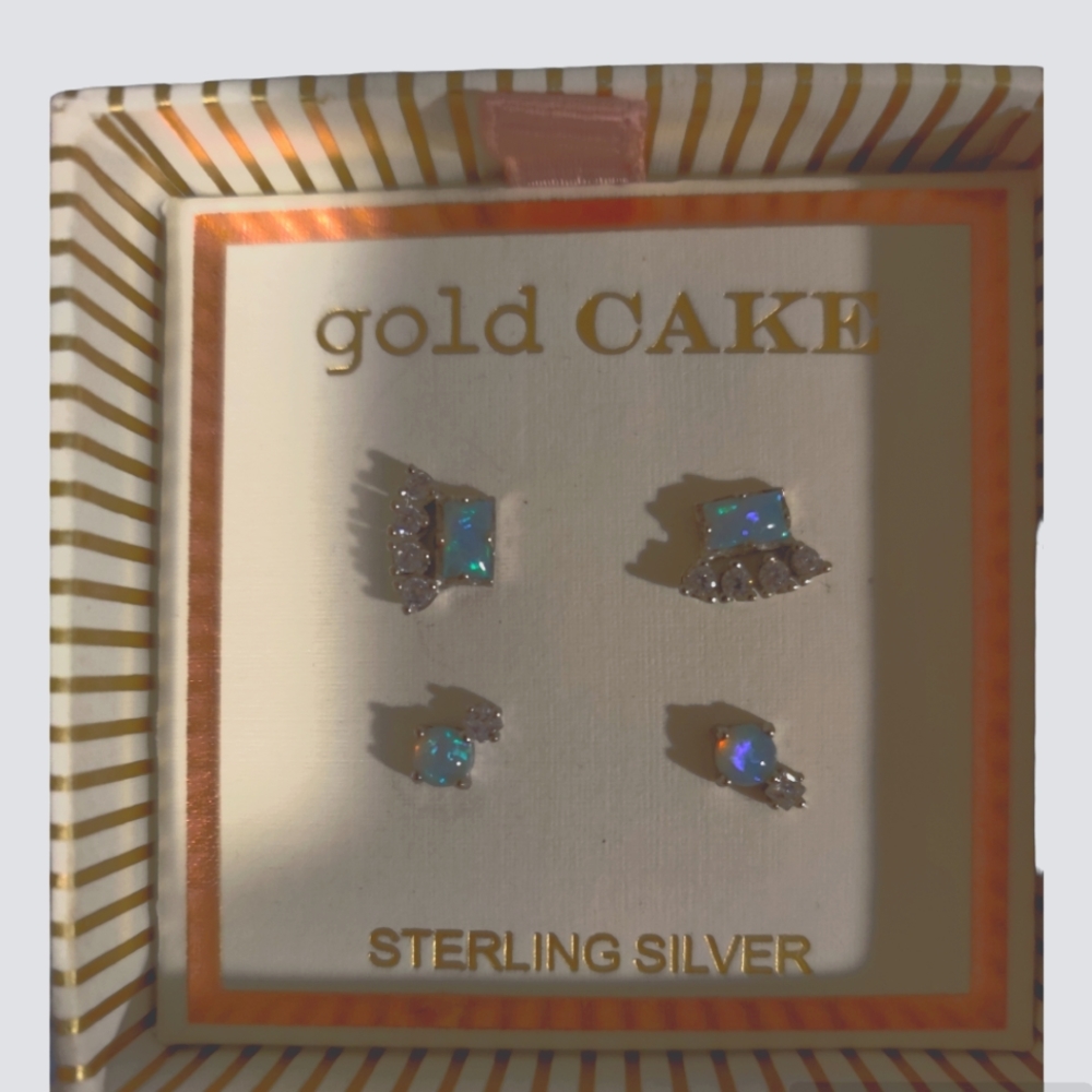 New Gold Cake 2 pairs of earrings.